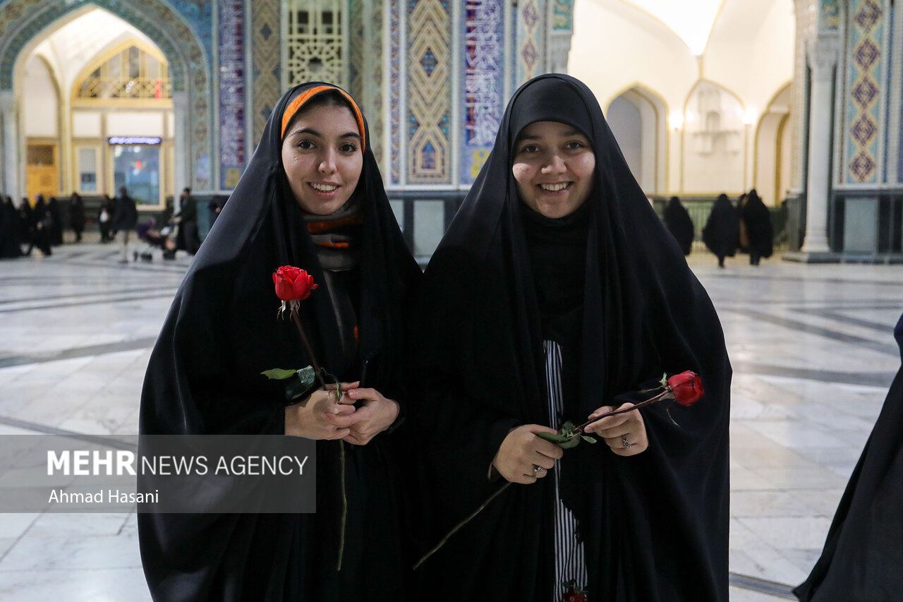 شب میلاد امام مهربانی ها؛ وقتی دل‌ها زیر سایه گنبد طلایی آرام می گیرند