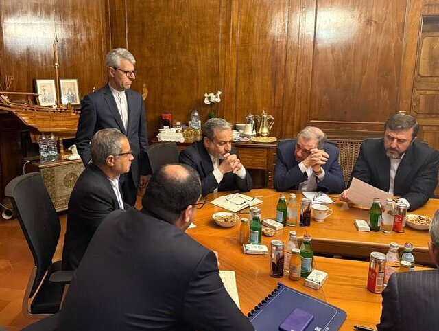 دیپلمات ارشد اروپایی: خواستار شفافیت در برنامه هستهای ایران هستیم