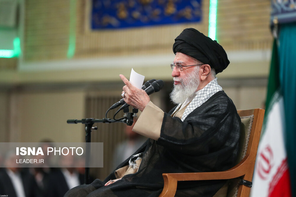 رهبر انقلاب رهبر انقلاب: ایستادگی در مقابل وحشیگریها در غزه، یک وظیفه همگانی است
