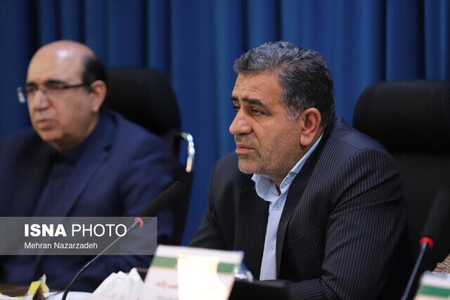 دولت و مجلس در یک سو قرار دارند
